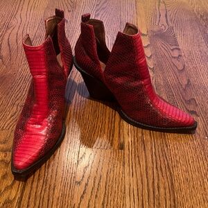 Jeffery Campbell x Free People Matterhorn Red and Black Snakeprint Boots Size 9